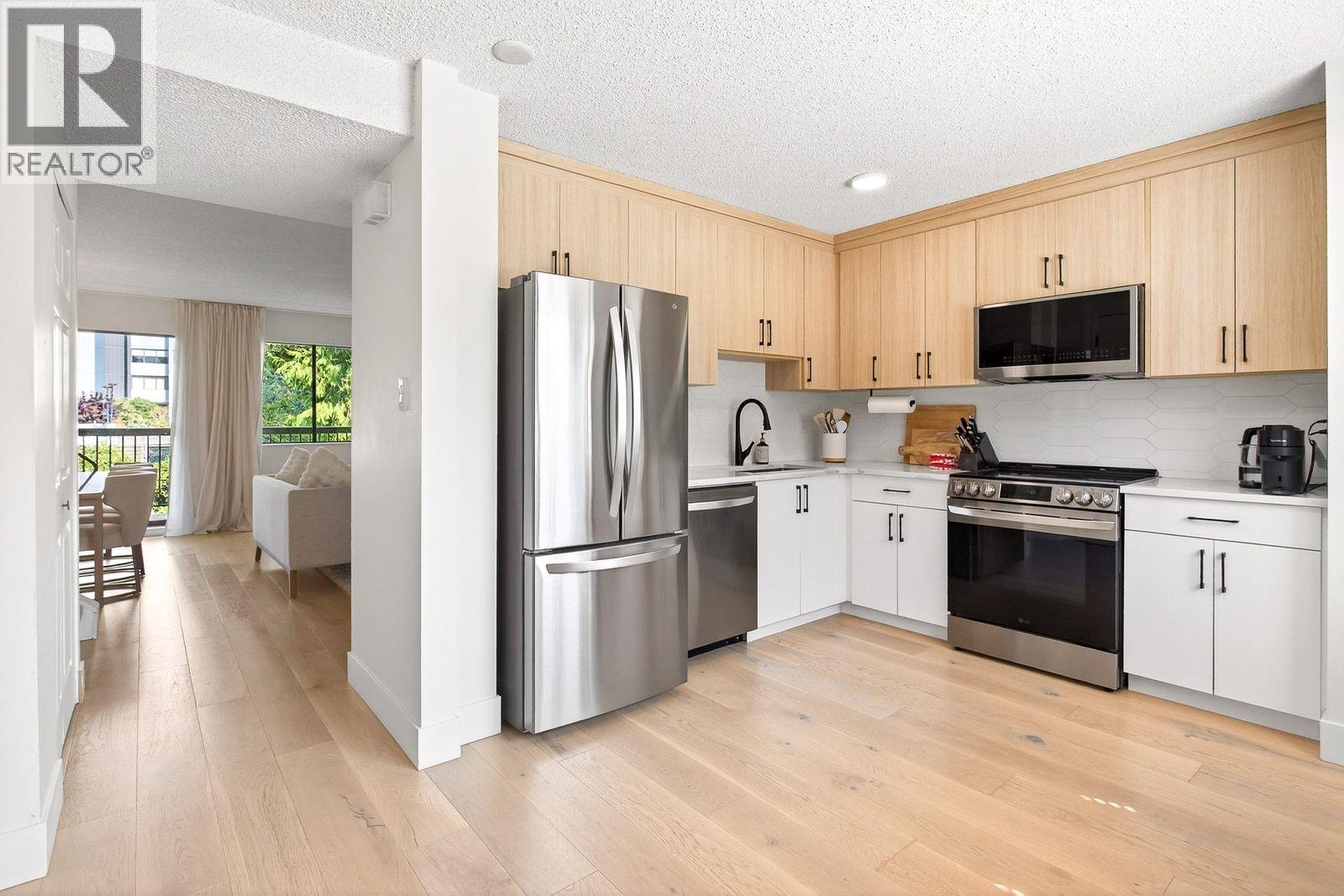 7301 Capistrano Drive, Burnaby, British Columbia  V5A 1P7 - Photo 2 - R3042364