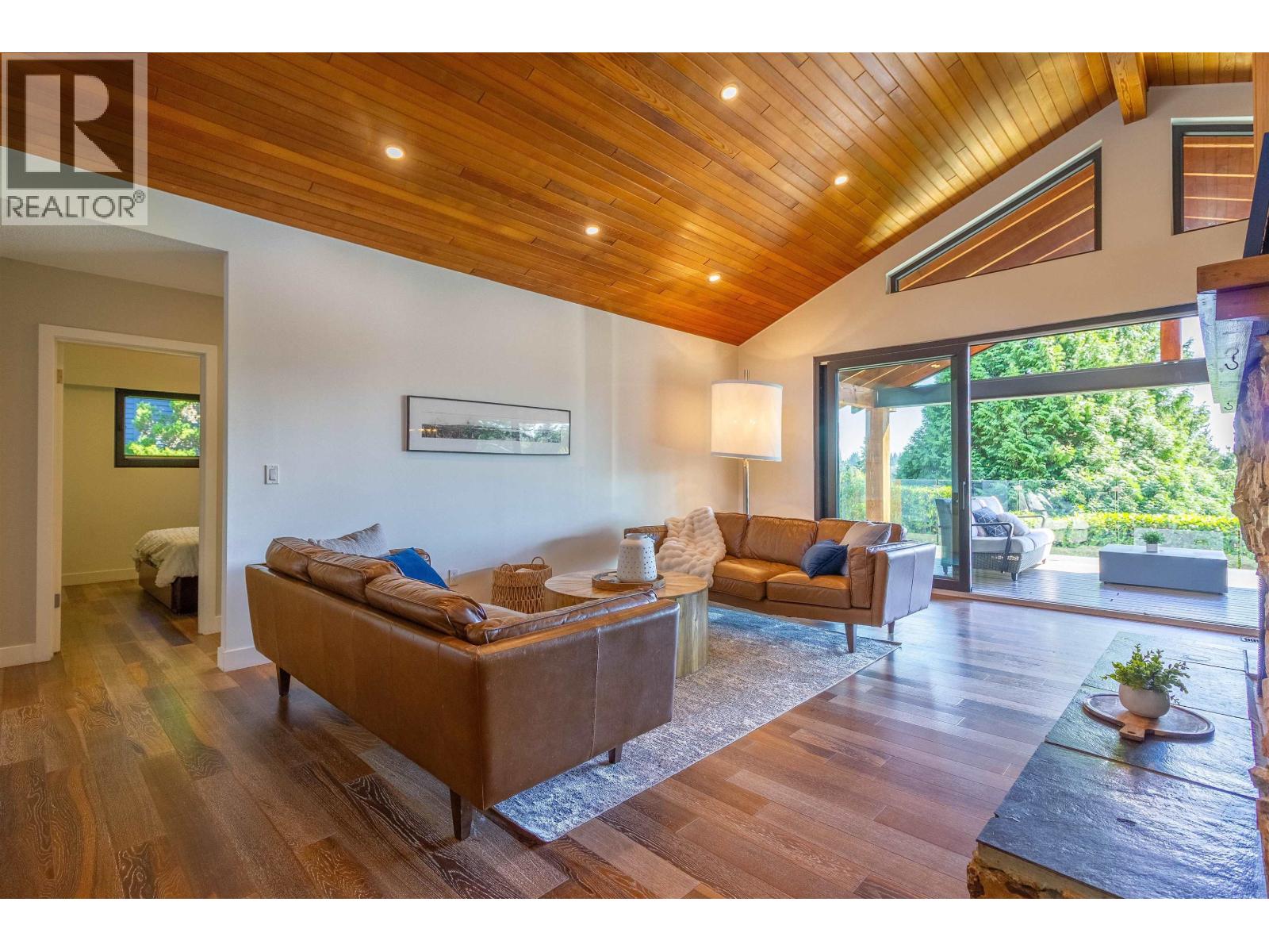 Property at 302 OXFORD DRIVE image 3