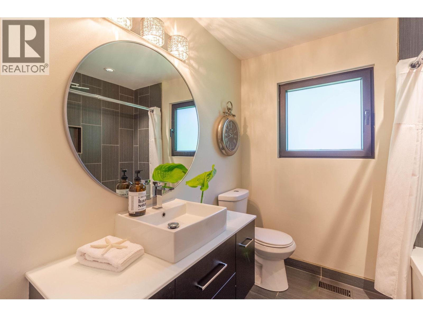 302 Oxford Drive, Port Moody, British Columbia  V3H 1T2 - Photo 24 - R3042318
