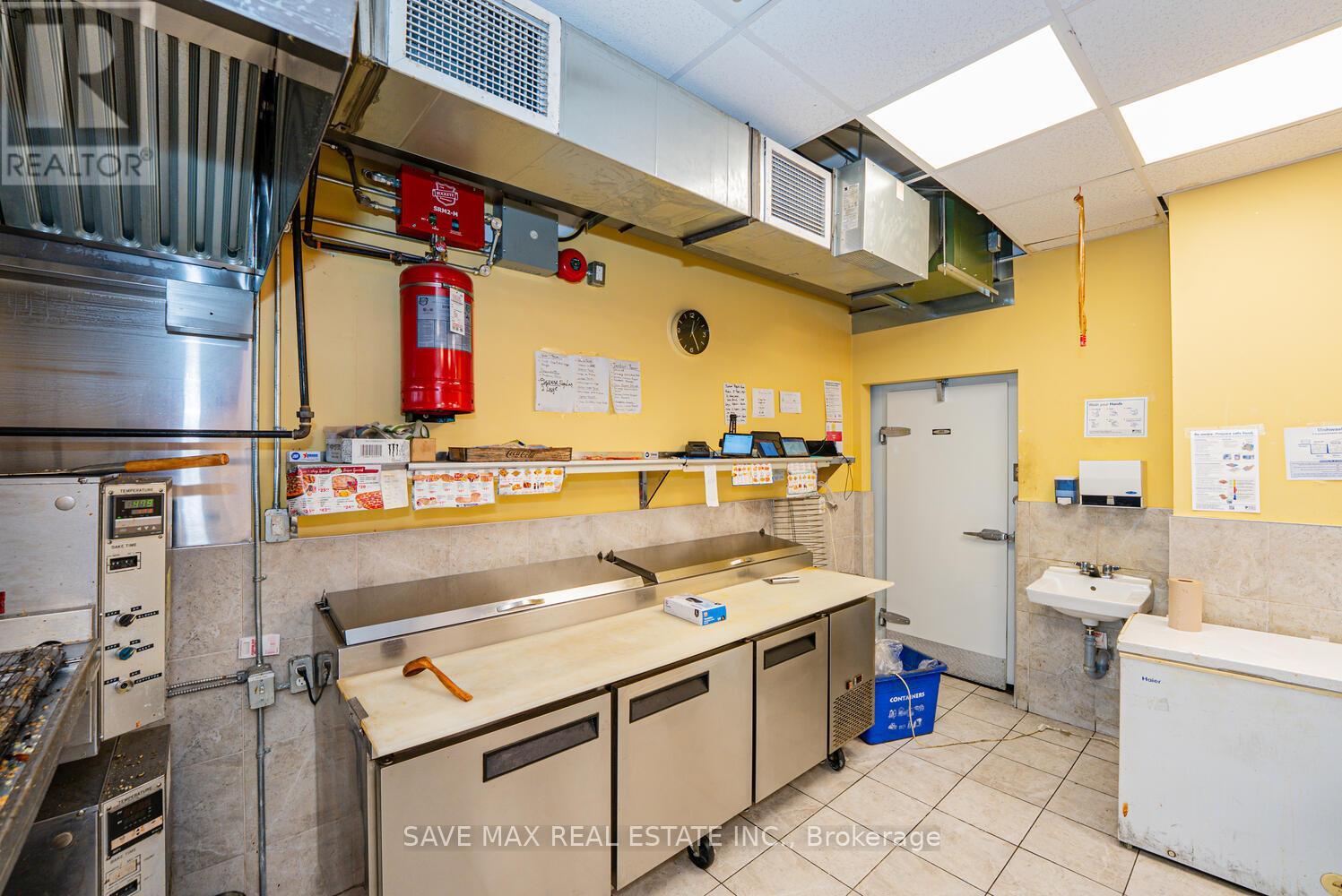 3062 Hurontario Street, Mississauga, Ontario  L5B 1N7 - Photo 10 - W12375503