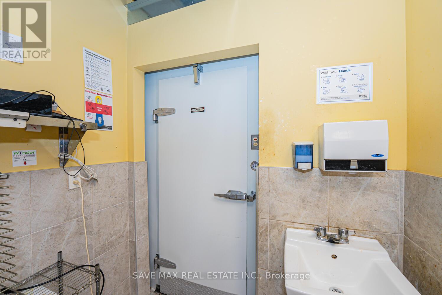 3062 Hurontario Street, Mississauga, Ontario  L5B 1N7 - Photo 16 - W12375503