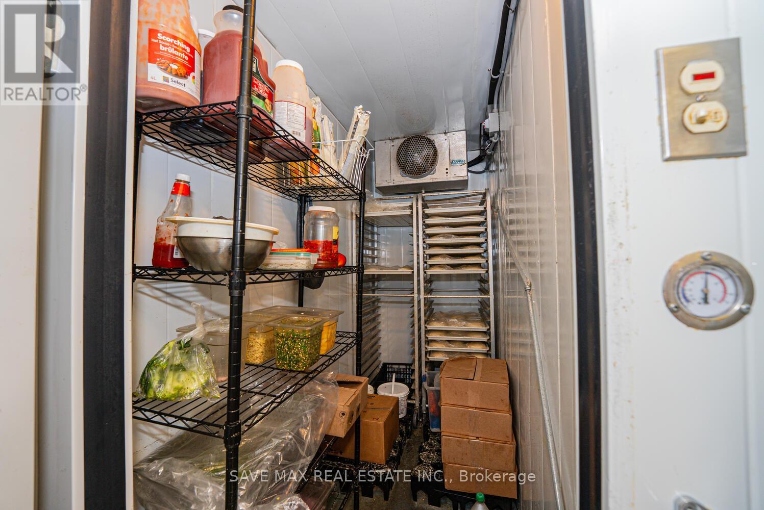 3062 Hurontario Street, Mississauga, Ontario  L5B 1N7 - Photo 17 - W12375503
