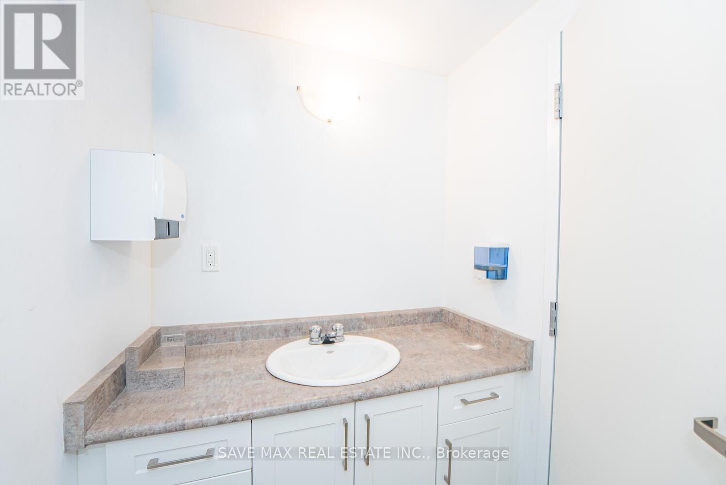 3062 Hurontario Street, Mississauga, Ontario  L5B 1N7 - Photo 26 - W12375503