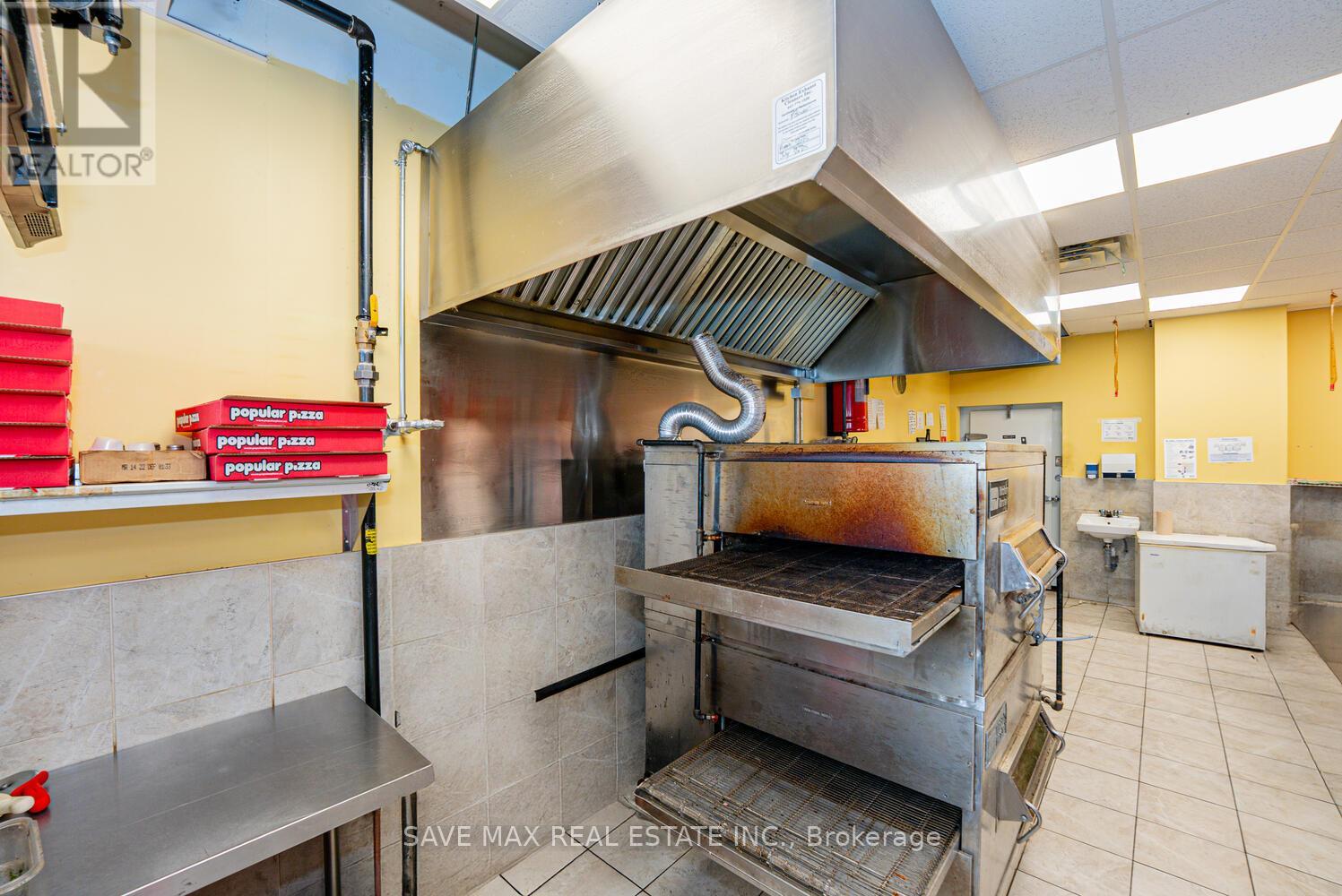 3062 Hurontario Street, Mississauga, Ontario  L5B 1N7 - Photo 9 - W12375503
