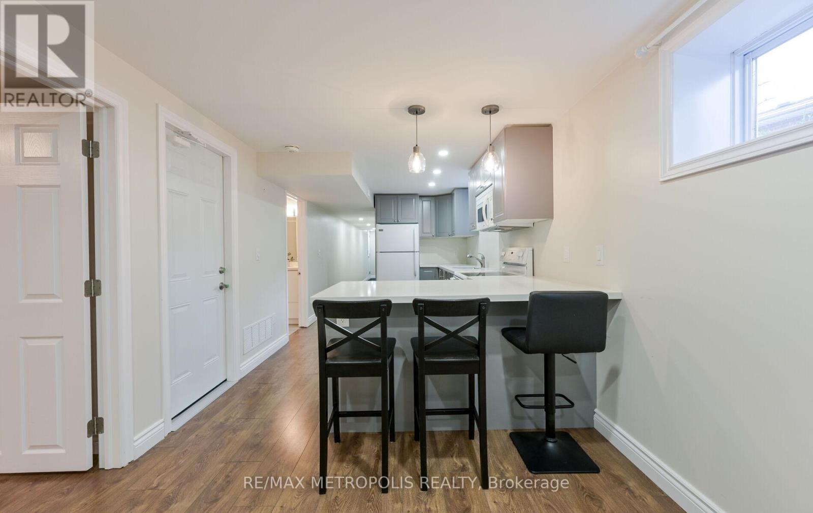 Lower - 2699 Sherhill Drive, Mississauga, Ontario  L5J 3Z2 - Photo 10 - W12375540