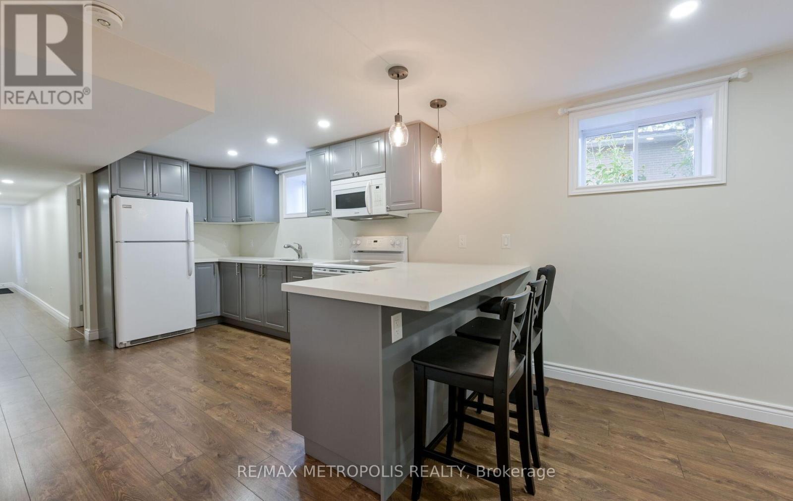 Lower - 2699 Sherhill Drive, Mississauga, Ontario  L5J 3Z2 - Photo 11 - W12375540