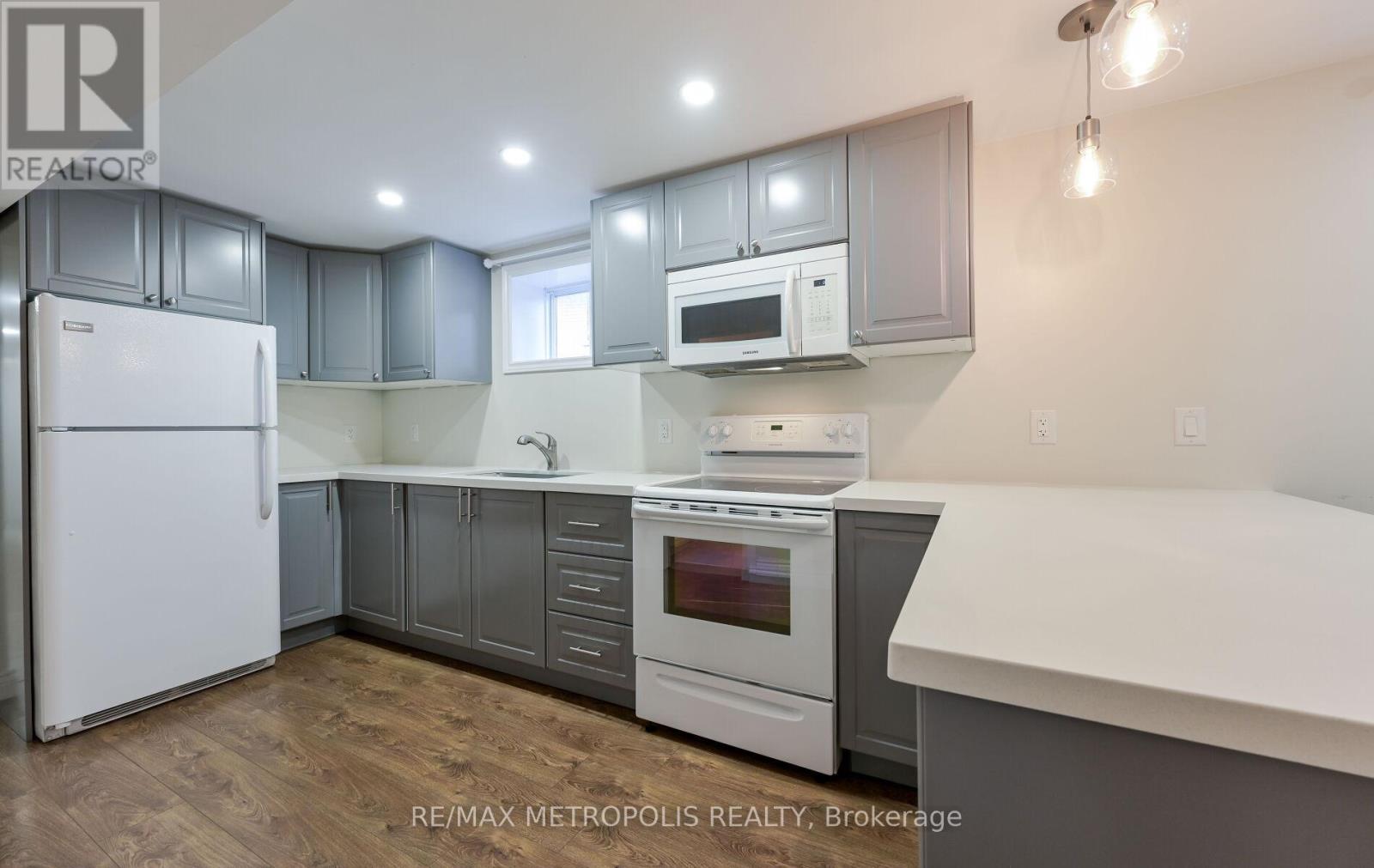 Lower - 2699 Sherhill Drive, Mississauga, Ontario  L5J 3Z2 - Photo 12 - W12375540
