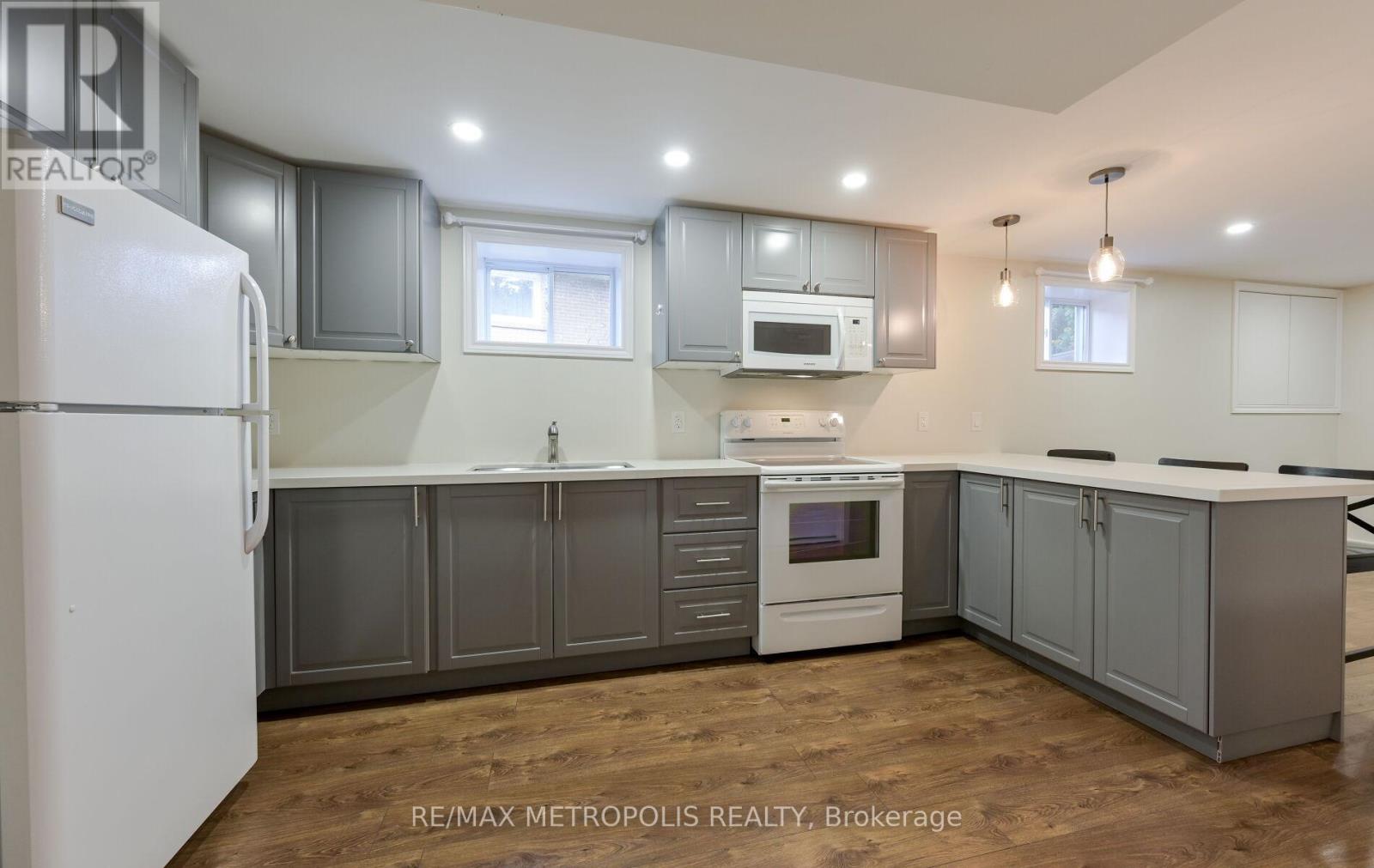 Lower - 2699 Sherhill Drive, Mississauga, Ontario  L5J 3Z2 - Photo 13 - W12375540