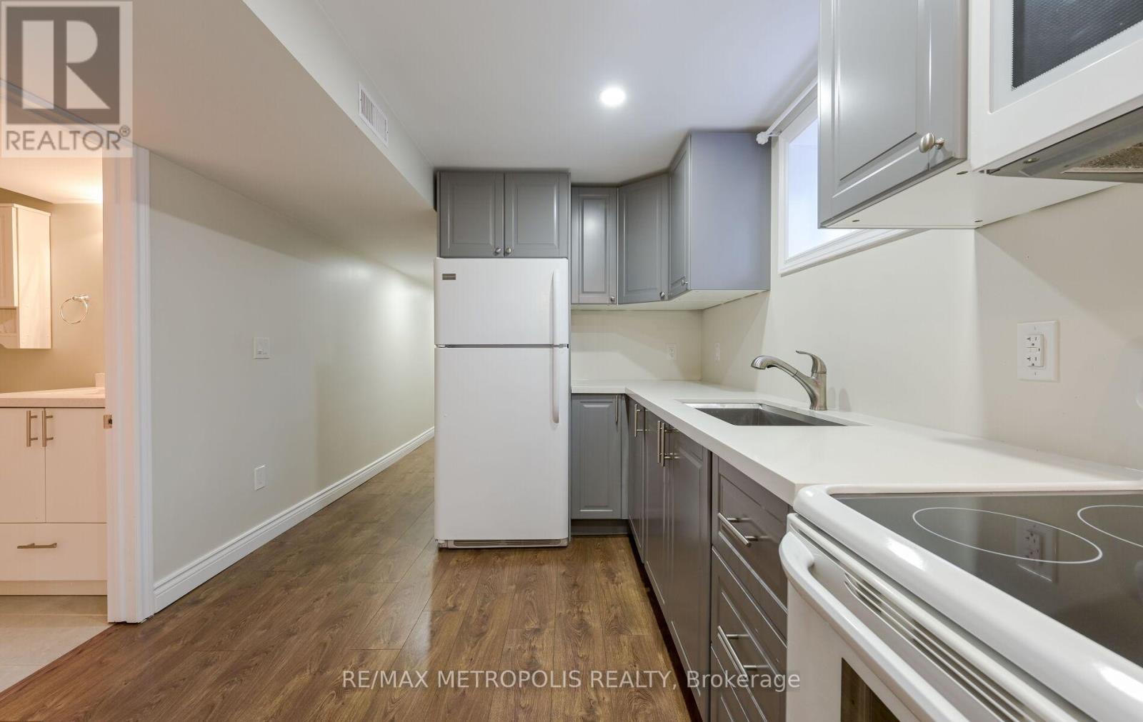 Lower - 2699 Sherhill Drive, Mississauga, Ontario  L5J 3Z2 - Photo 15 - W12375540