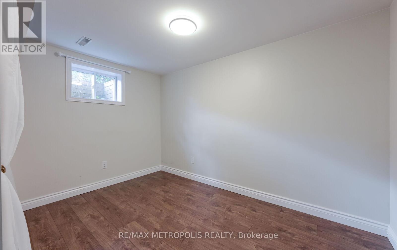 Lower - 2699 Sherhill Drive, Mississauga, Ontario  L5J 3Z2 - Photo 16 - W12375540