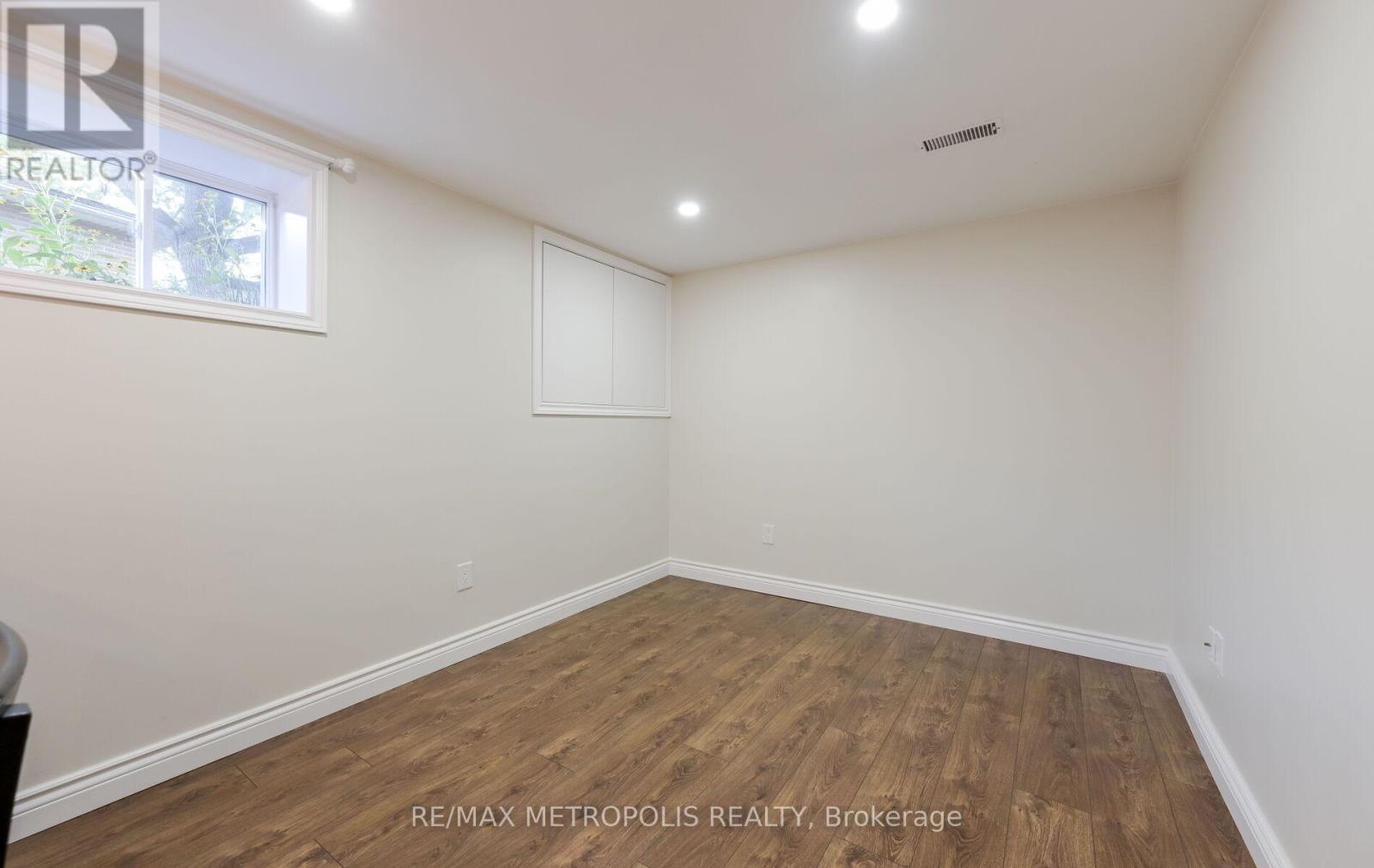 Lower - 2699 Sherhill Drive, Mississauga, Ontario  L5J 3Z2 - Photo 6 - W12375540
