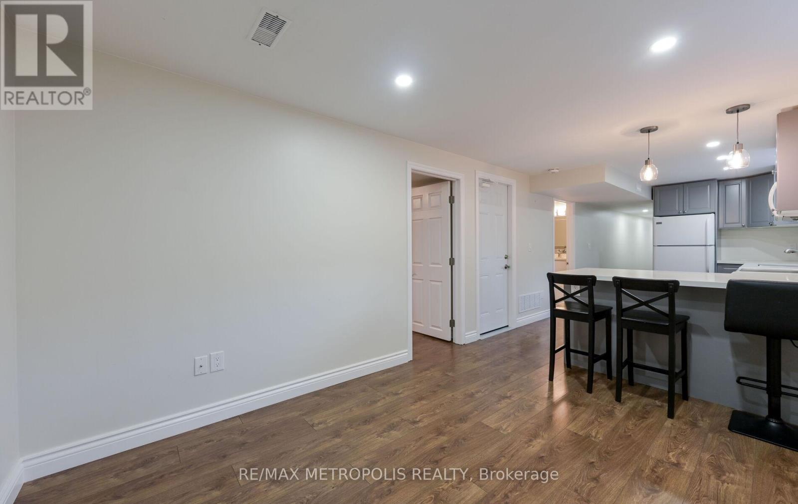 Lower - 2699 Sherhill Drive, Mississauga, Ontario  L5J 3Z2 - Photo 8 - W12375540