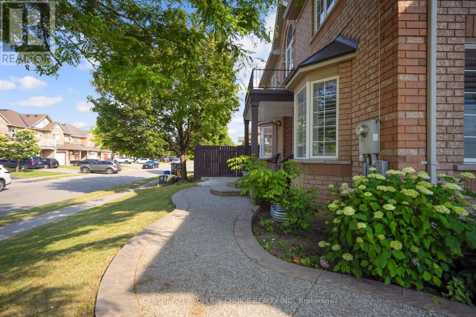 Upper - 2 Checkerberry Crescent, Brampton, Ontario  L6R 2T2 - Photo 4 - W12375554