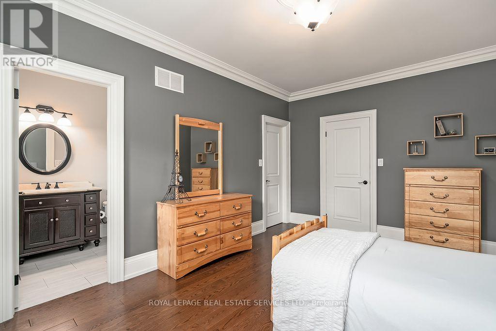 2319 Kilbride Street, Burlington, Ontario  L7P 0H7 - Photo 34 - W12375572
