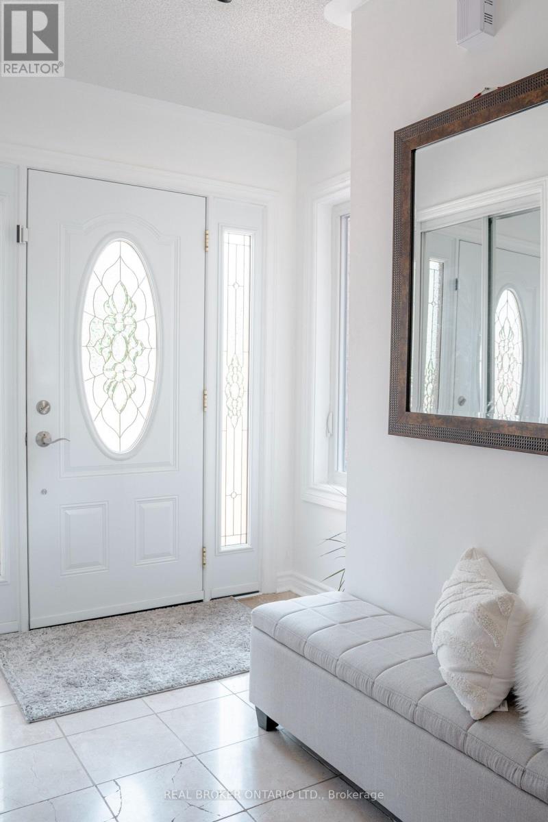 21 Vivians Crescent, Brampton, Ontario  L6Y 4V1 - Photo 7 - W12375584