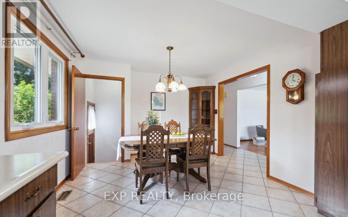 27 Palermo Crescent, Guelph, Ontario  N1E 2J8 - Photo 11 - X12375557