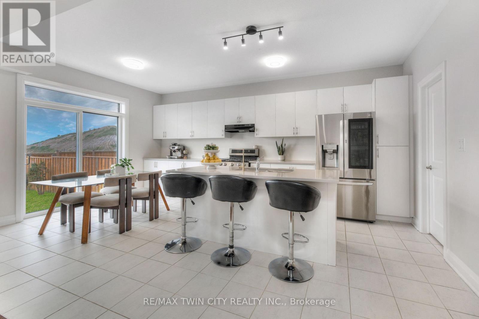 160 Foamflower Place, Waterloo, Ontario  N2V 0G9 - Photo 15 - X12375598