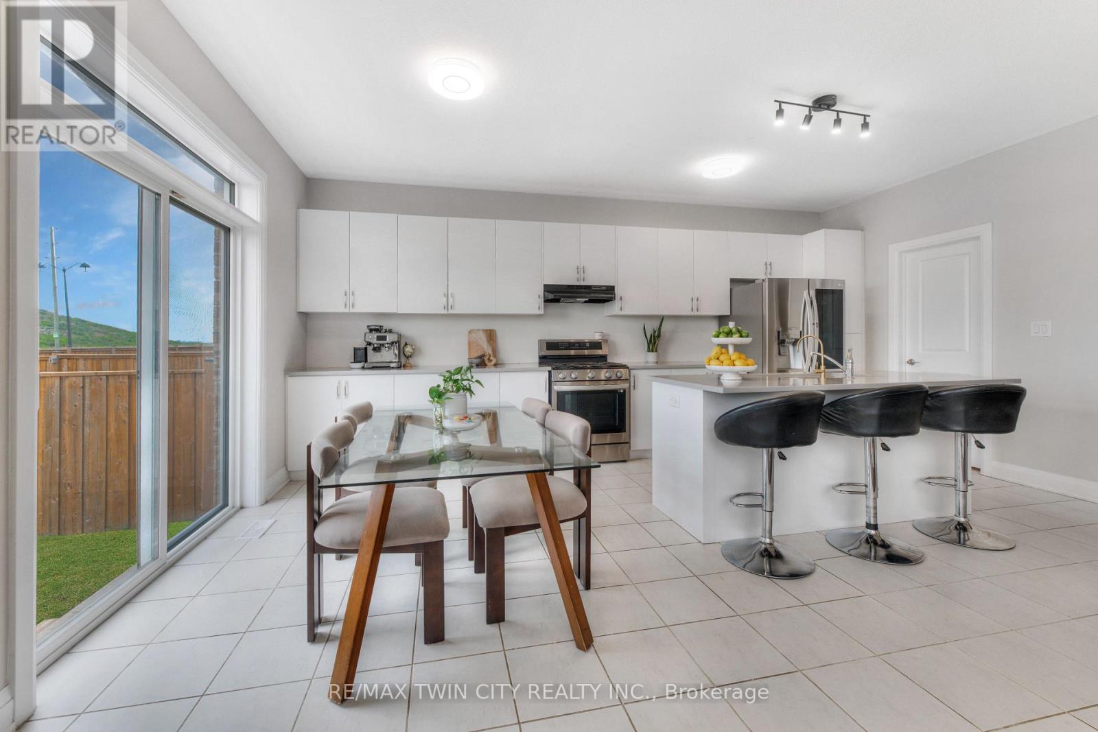 160 Foamflower Place, Waterloo, Ontario  N2V 0G9 - Photo 16 - X12375598