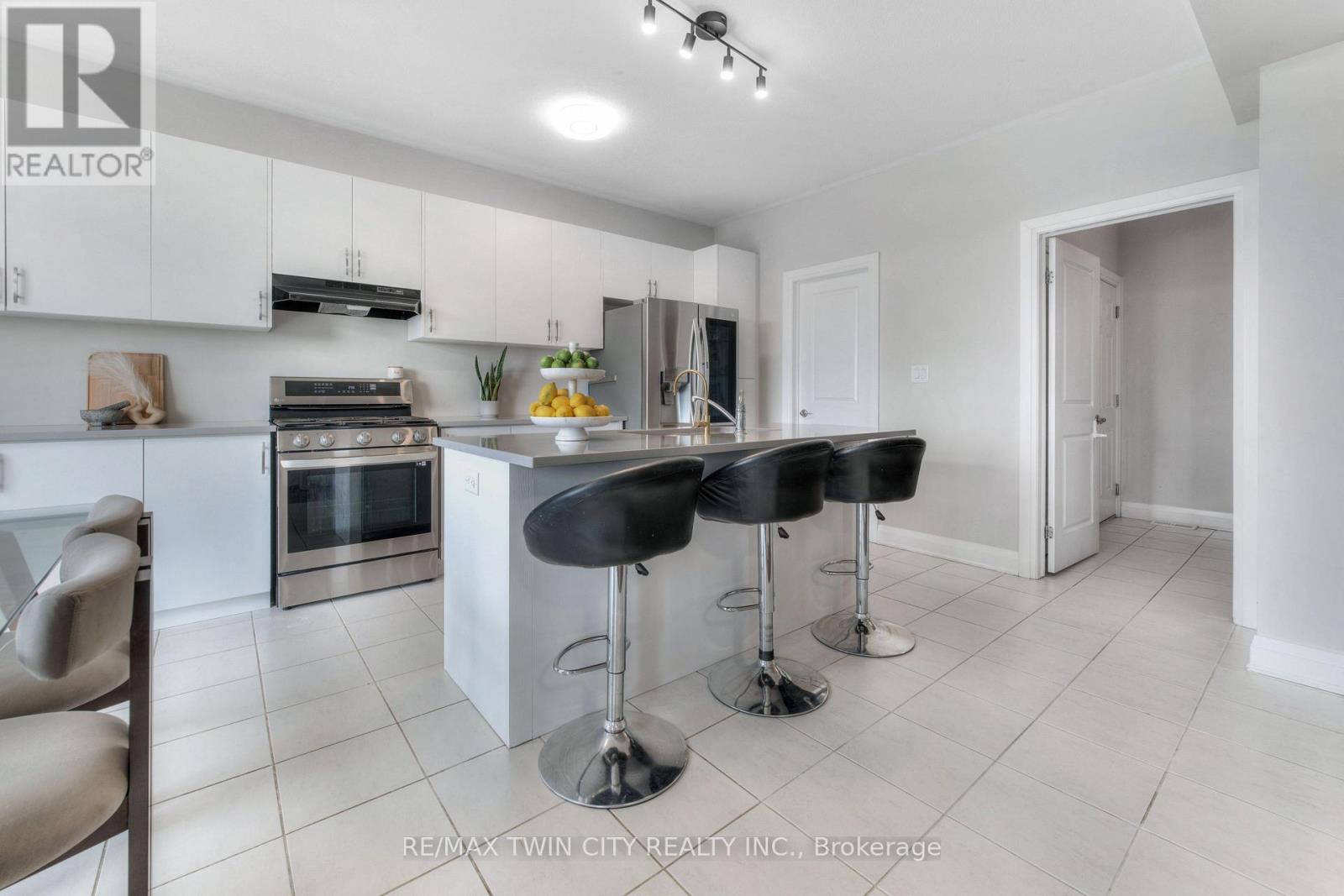 160 Foamflower Place, Waterloo, Ontario  N2V 0G9 - Photo 18 - X12375598