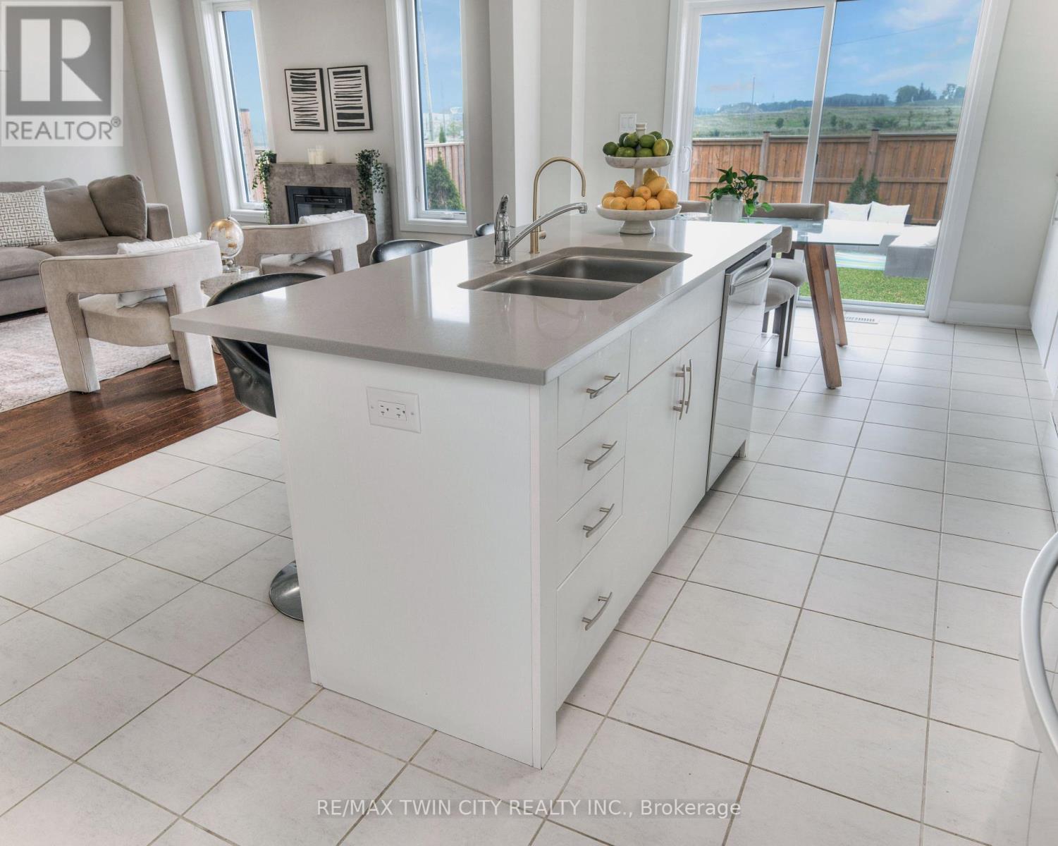 160 Foamflower Place, Waterloo, Ontario  N2V 0G9 - Photo 19 - X12375598