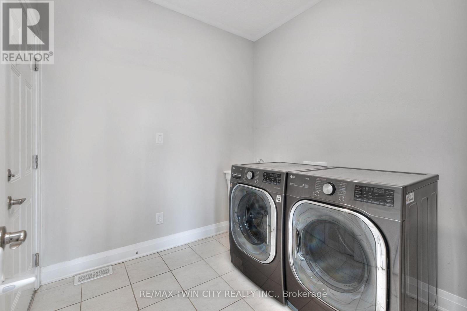160 Foamflower Place, Waterloo, Ontario  N2V 0G9 - Photo 21 - X12375598