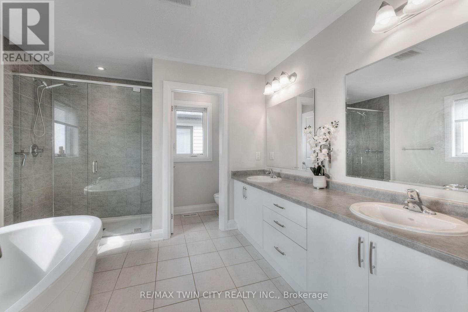 160 Foamflower Place, Waterloo, Ontario  N2V 0G9 - Photo 26 - X12375598
