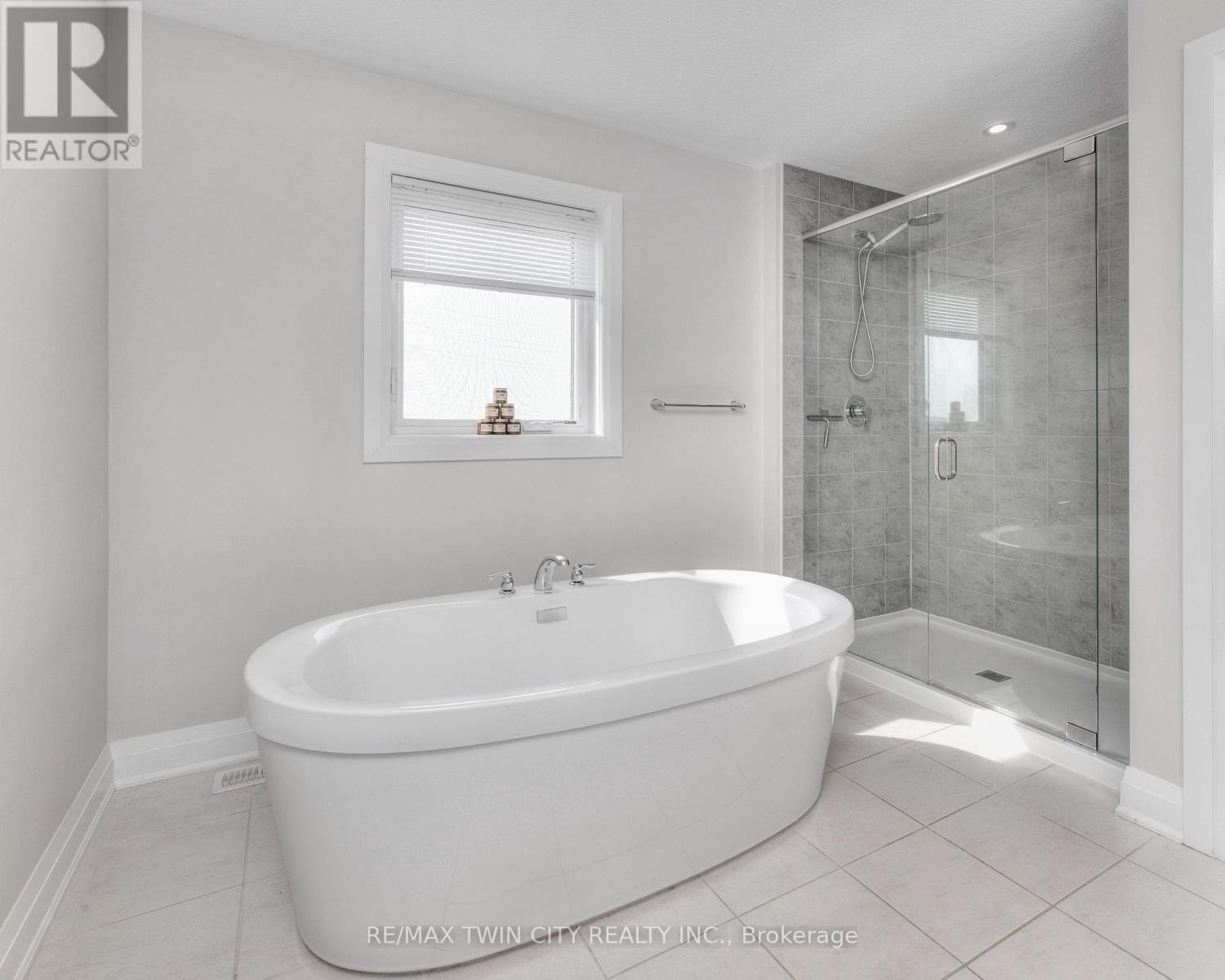 160 Foamflower Place, Waterloo, Ontario  N2V 0G9 - Photo 27 - X12375598