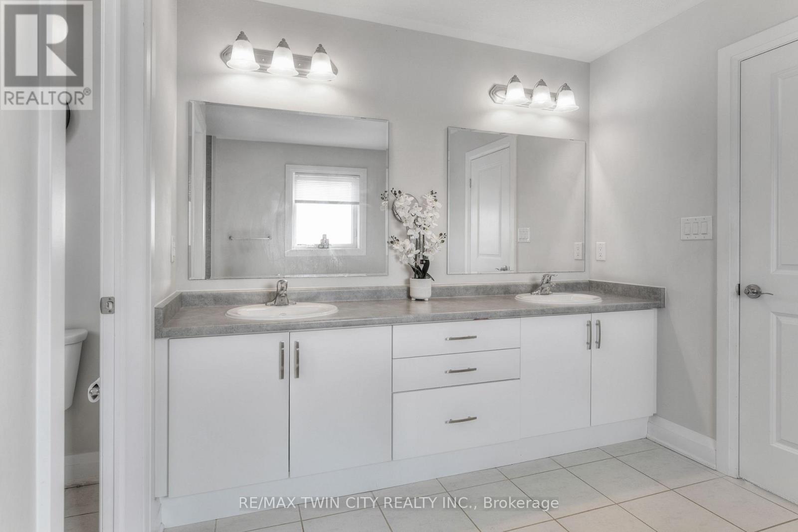 160 Foamflower Place, Waterloo, Ontario  N2V 0G9 - Photo 29 - X12375598