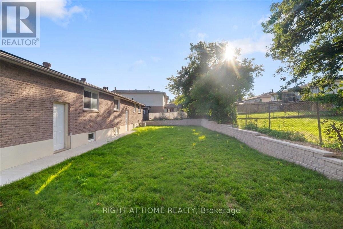 28 Charlbrook Avenue, Barrie, Ontario  L4M 2Y4 - Photo 46 - S12375591