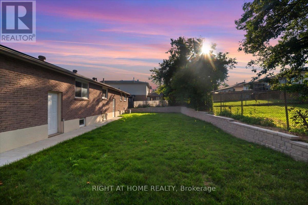 28 Charlbrook Avenue, Barrie, Ontario  L4M 2Y4 - Photo 42 - S12375591