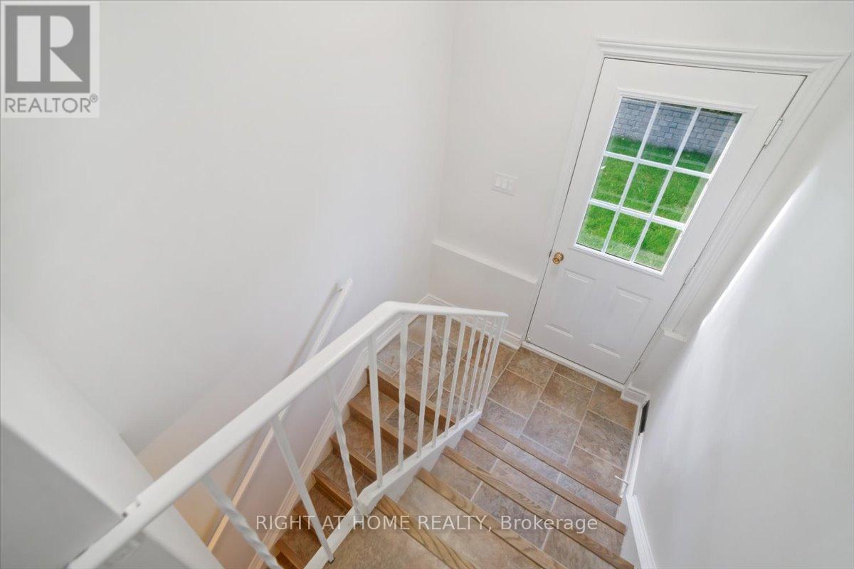 28 Charlbrook Avenue, Barrie, Ontario  L4M 2Y4 - Photo 25 - S12375591