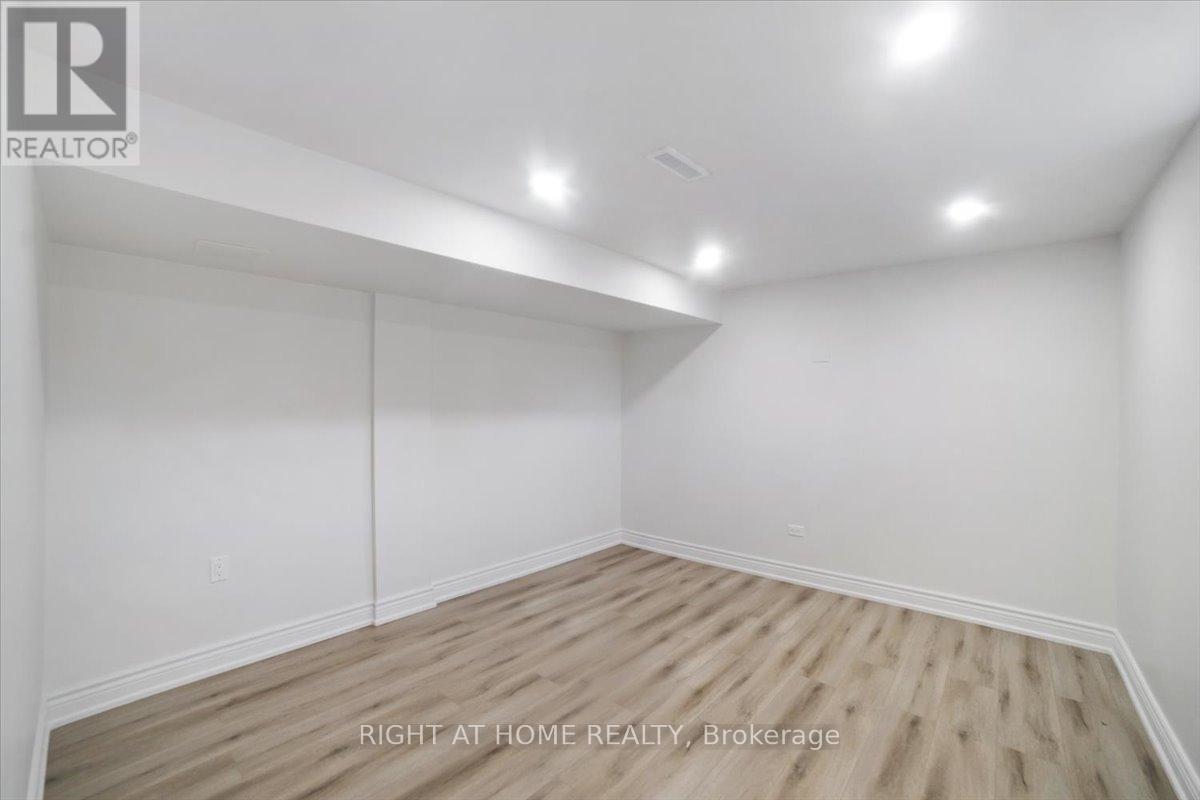 28 Charlbrook Avenue, Barrie, Ontario  L4M 2Y4 - Photo 27 - S12375591