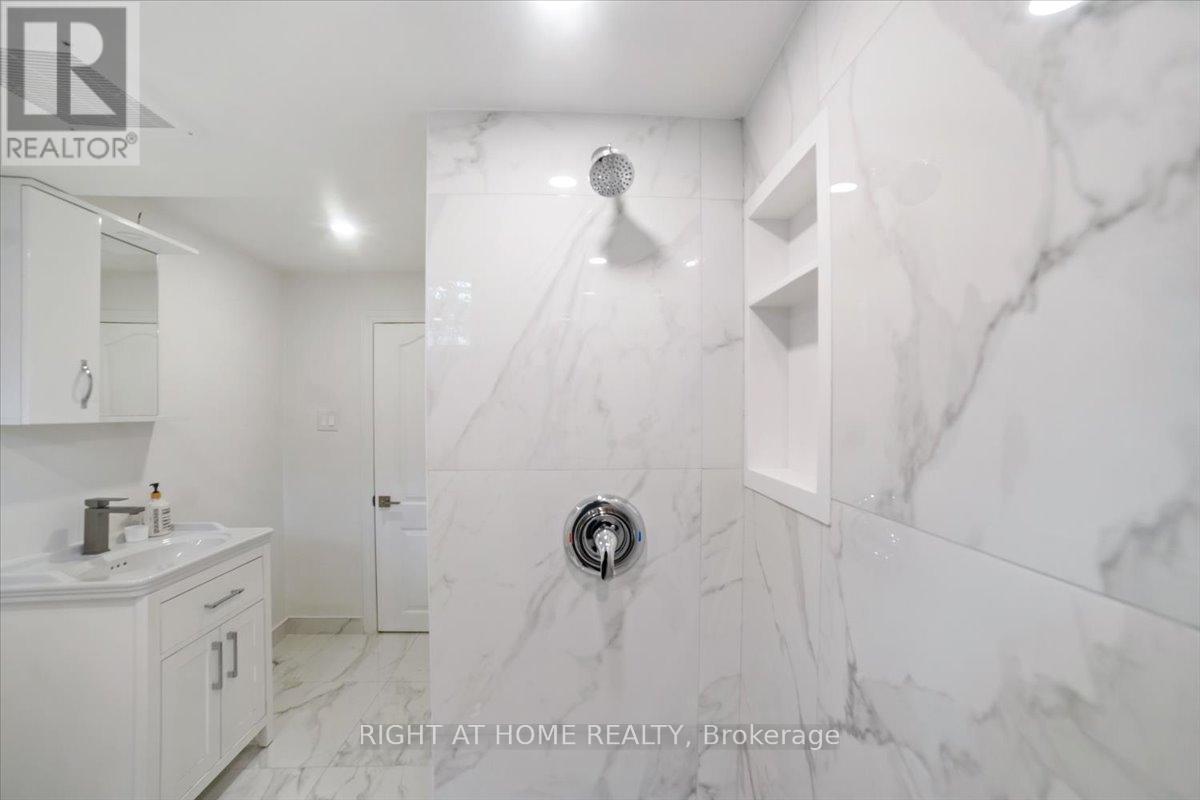 28 Charlbrook Avenue, Barrie, Ontario  L4M 2Y4 - Photo 37 - S12375591