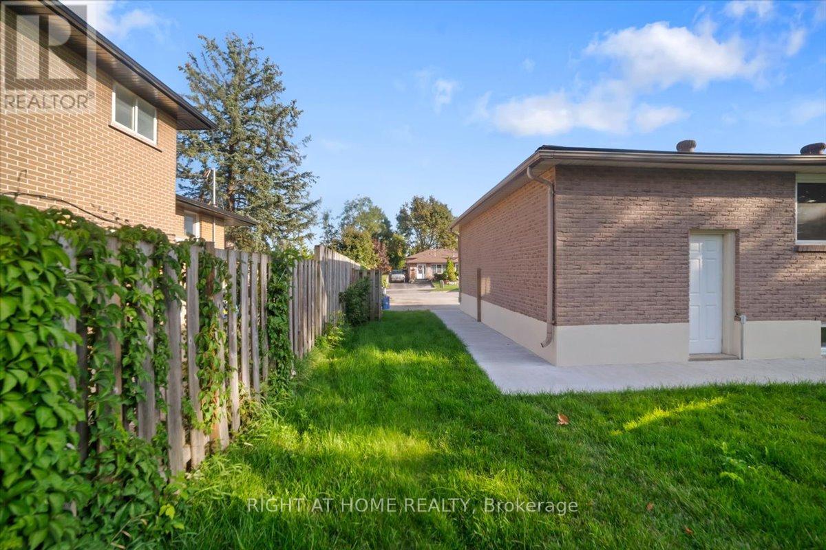28 Charlbrook Avenue, Barrie, Ontario  L4M 2Y4 - Photo 47 - S12375591