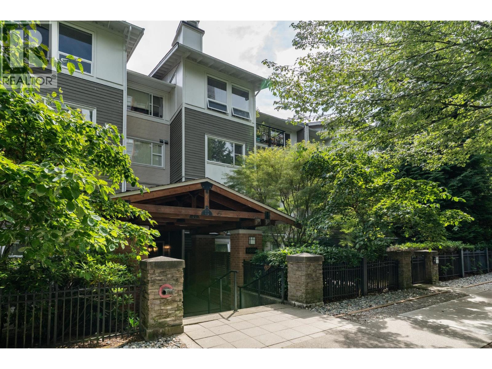 415 6888 Southpoint Drive, Burnaby, British Columbia  V3N 5E3 - Photo 2 - R3042214