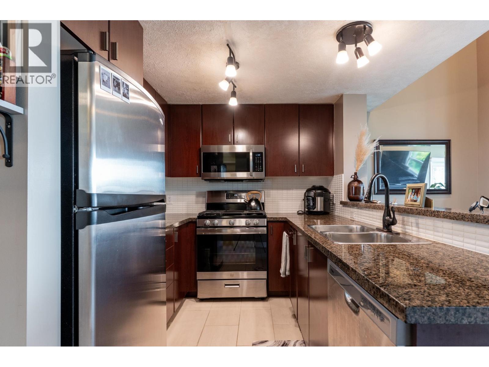 415 6888 Southpoint Drive, Burnaby, British Columbia  V3N 5E3 - Photo 8 - R3042214