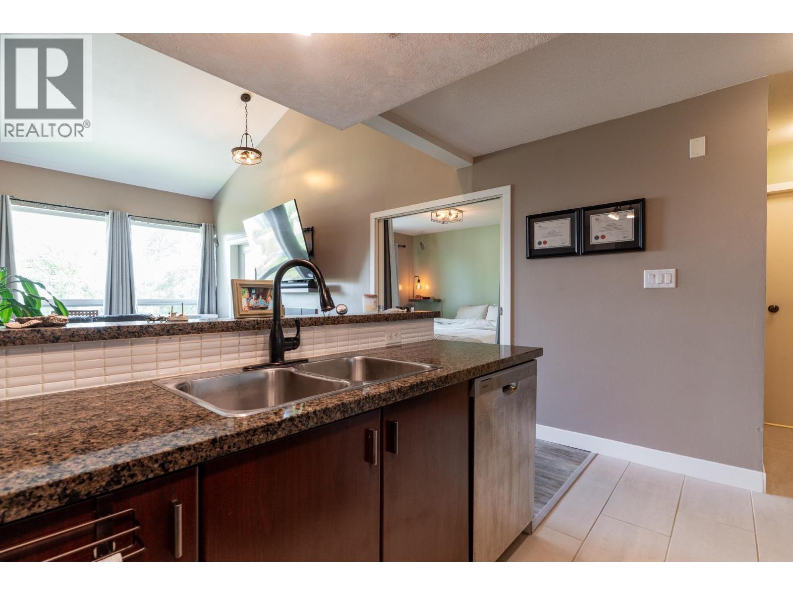 415 6888 Southpoint Drive, Burnaby, British Columbia  V3N 5E3 - Photo 9 - R3042214