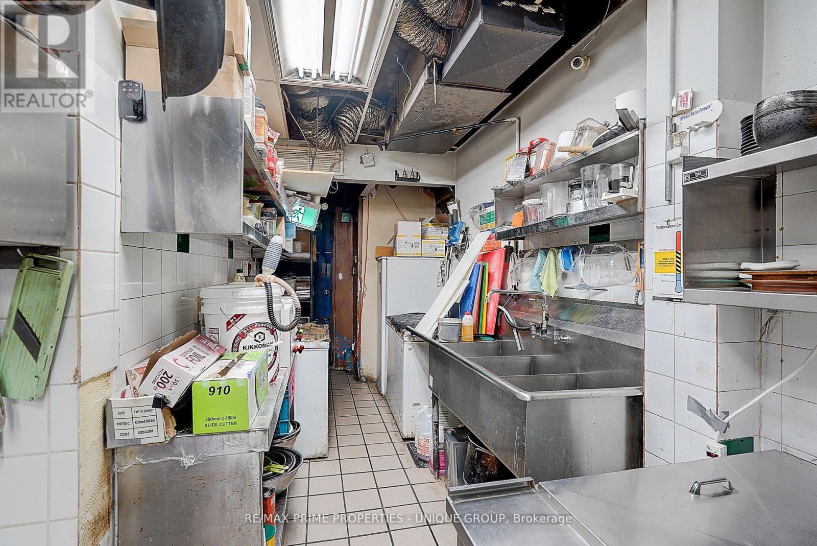 39 Baldwin Street, Toronto (Kensington-Chinatown), Ontario  M5T 1L1 - Photo 16 - C12375628