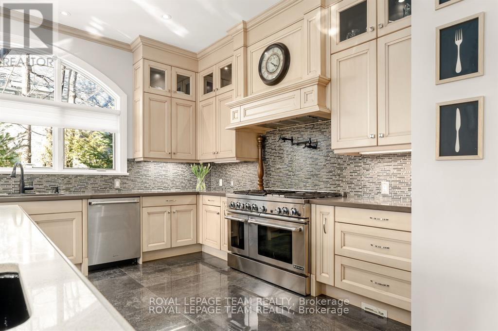 77 Placel Road, Ottawa, Ontario  K1L 5B9 - Photo 14 - X12375673