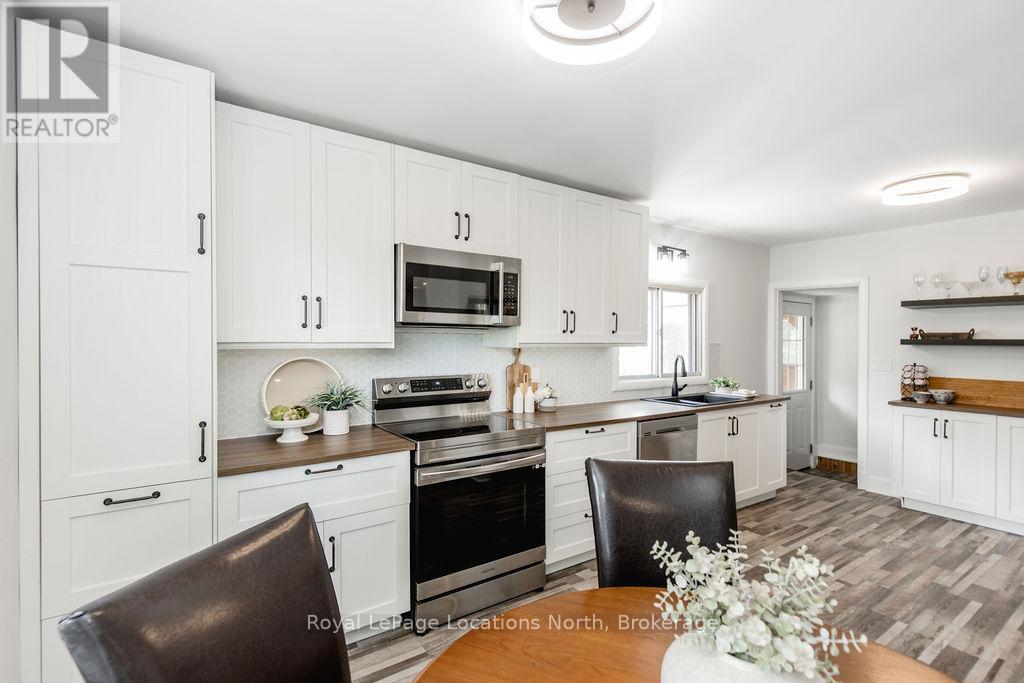 216 Elm Street, Clearview, Ontario  L0M 1S0 - Photo 12 - S12375685