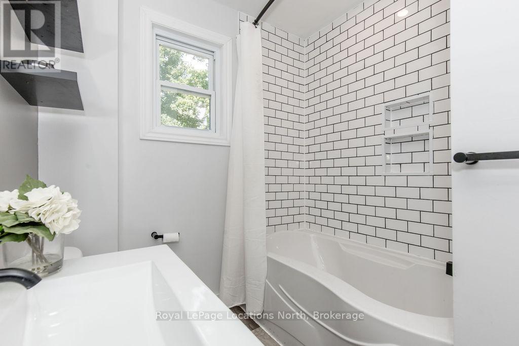 216 Elm Street, Clearview, Ontario  L0M 1S0 - Photo 21 - S12375685