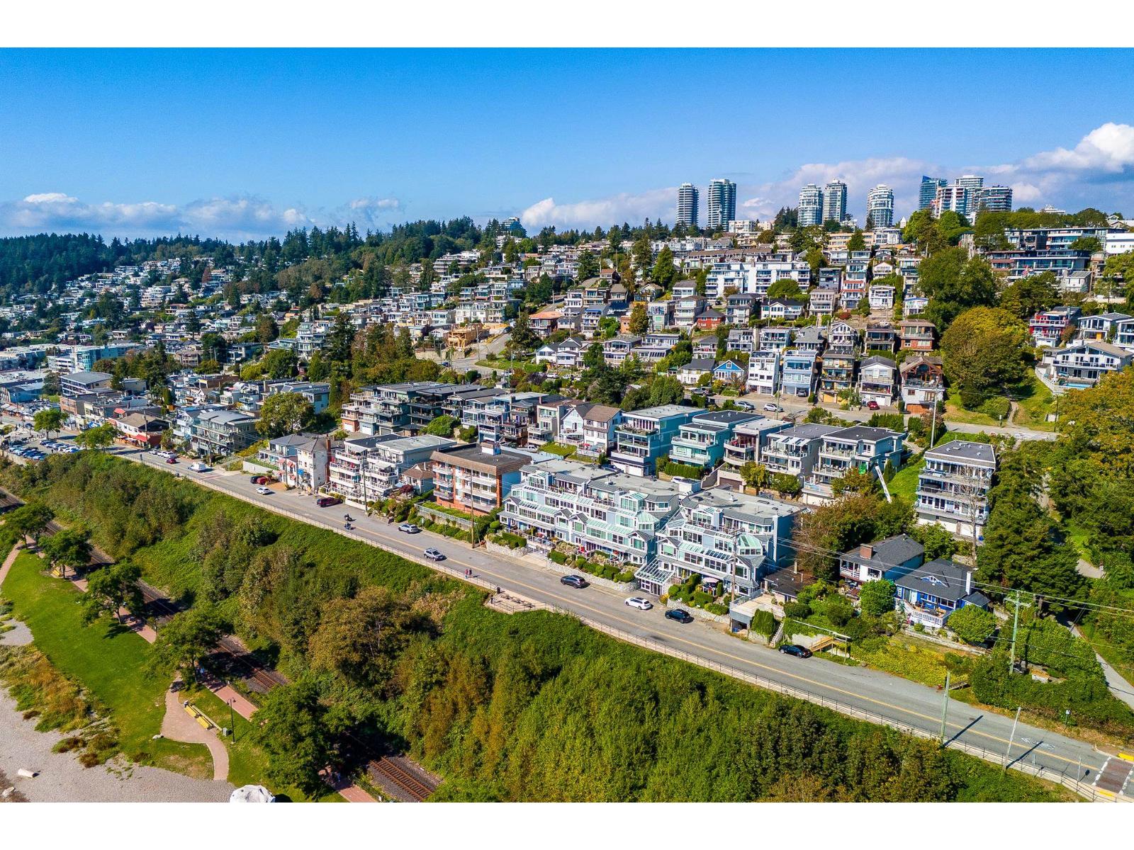 303 15165 Marine Drive, White Rock, British Columbia  V4B 1C5 - Photo 5 - R3041705