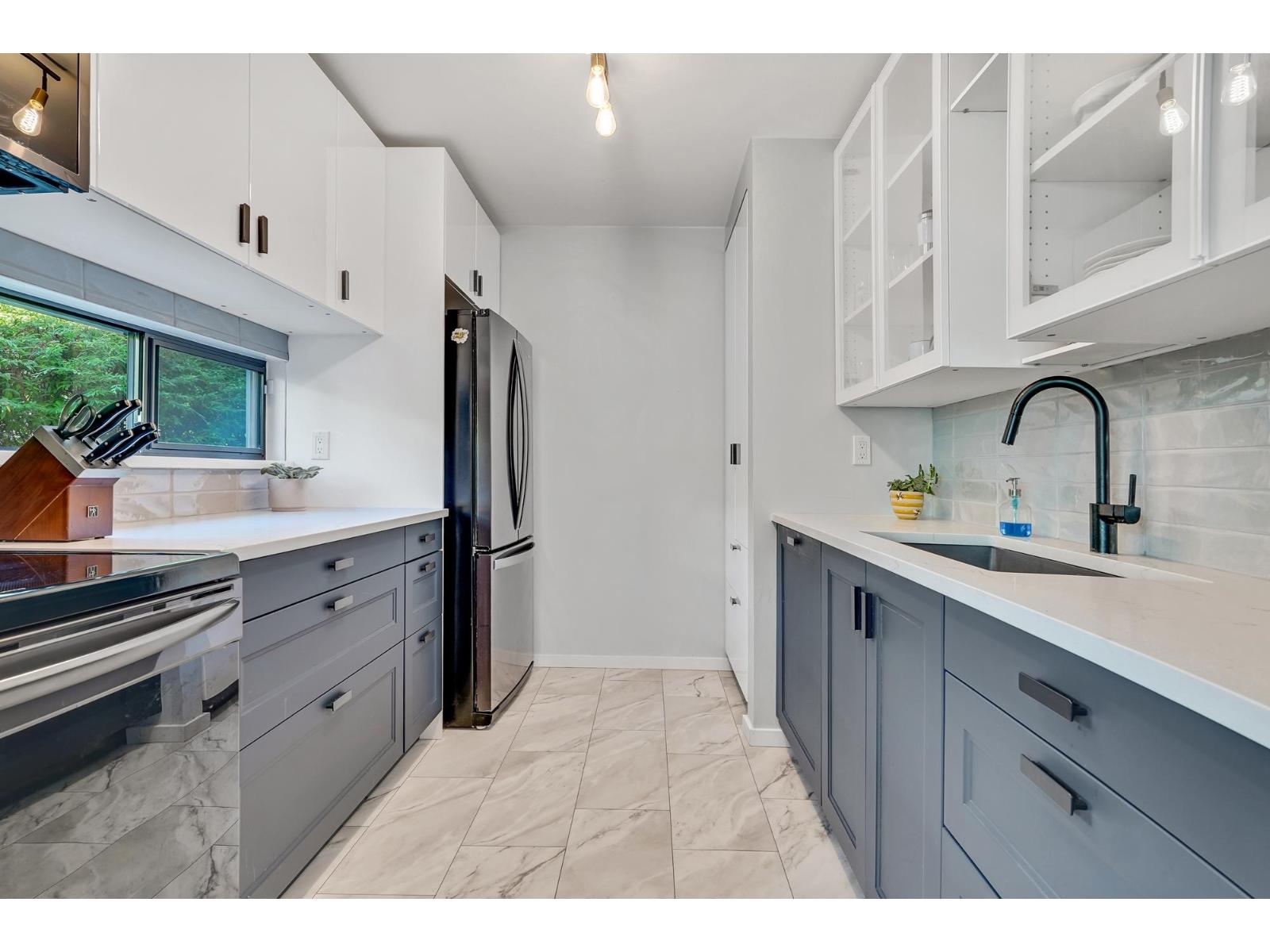 105 15041 PROSPECT AVENUE, White Rock, British Columbia