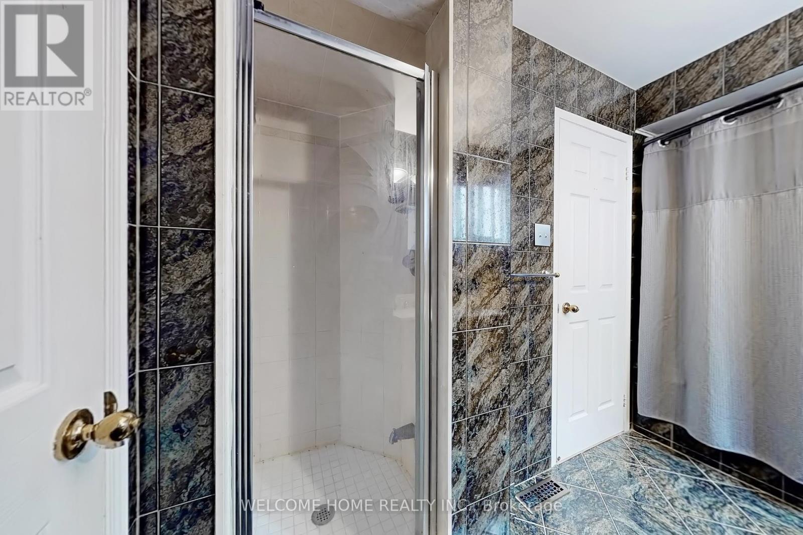 6079 Leeside Crescent, Mississauga, Ontario  L5M 5K6 - Photo 26 - W12375620