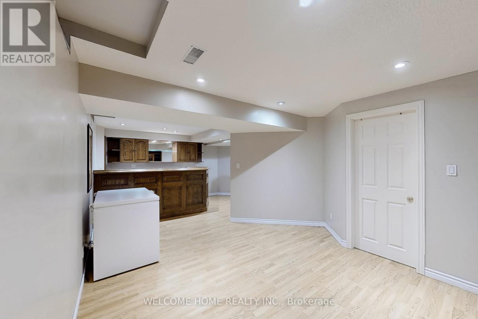 6079 Leeside Crescent, Mississauga, Ontario  L5M 5K6 - Photo 29 - W12375620
