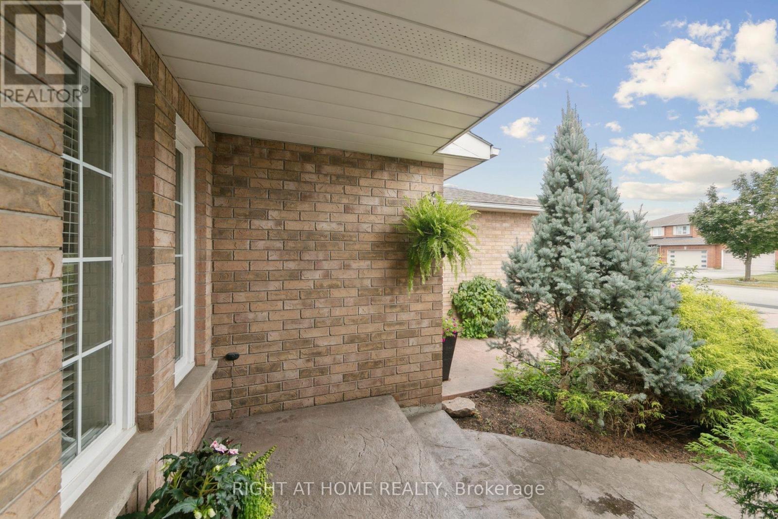 Property at 550 ELIZA CRESCENT image 5