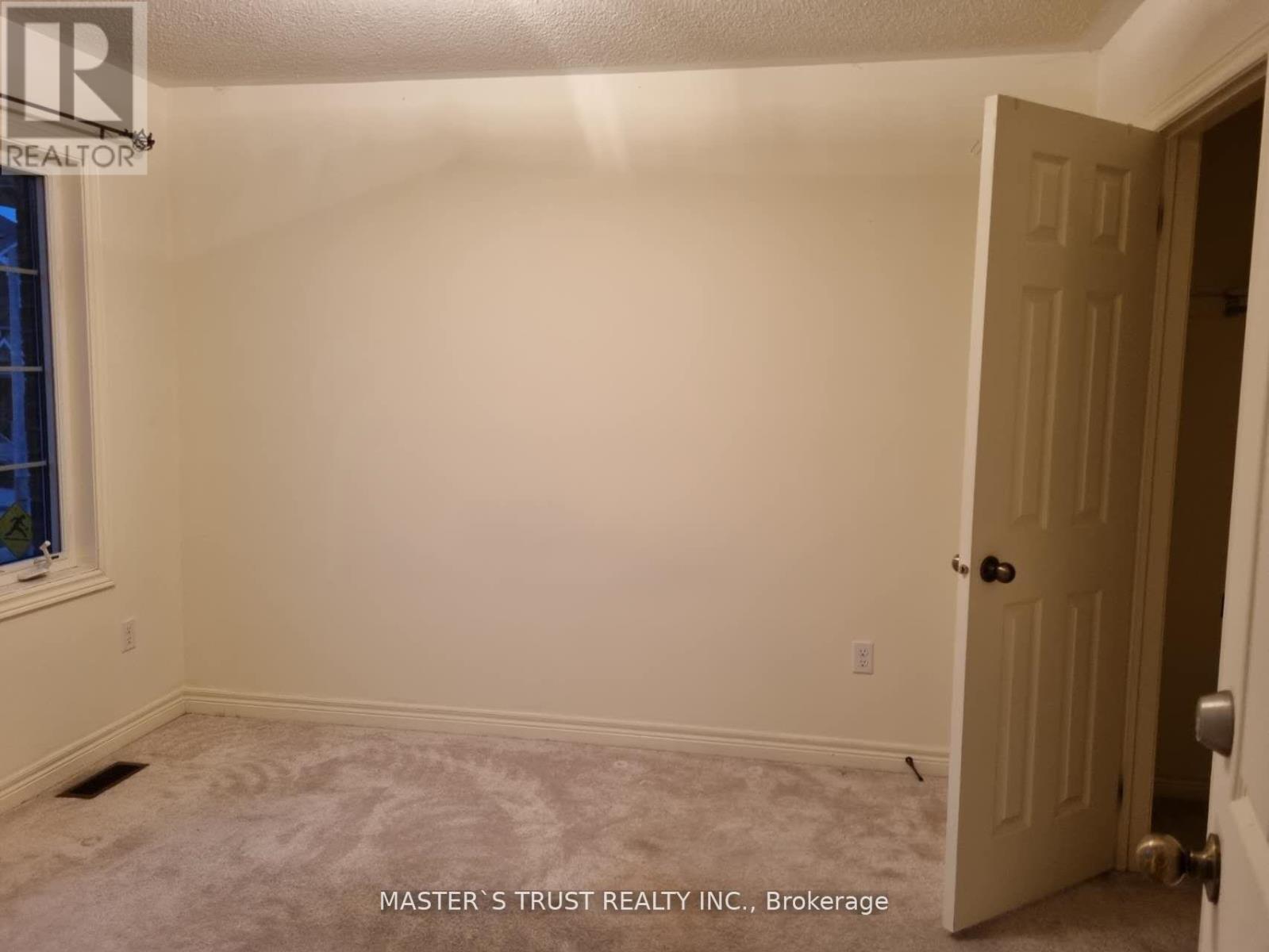 15 Isaac Devins Boulevard, Toronto, Ontario  M9M 0C7 - Photo 6 - W12375651