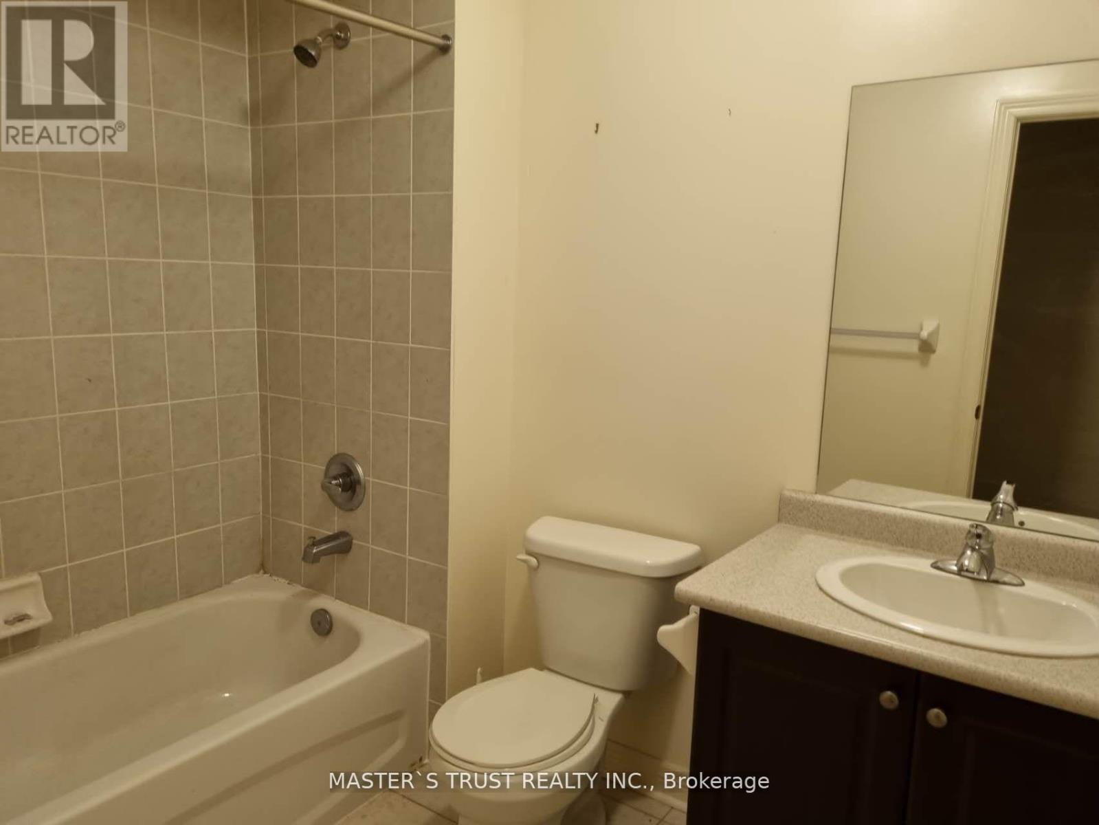 15 Isaac Devins Boulevard, Toronto, Ontario  M9M 0C7 - Photo 7 - W12375651