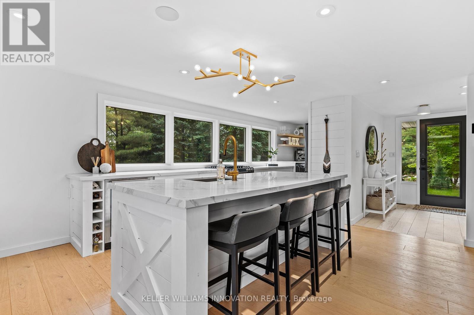 2872 Muskoka Road 118 W, Muskoka Lakes, Ontario  P0B 1J0 - Photo 6 - X12375641
