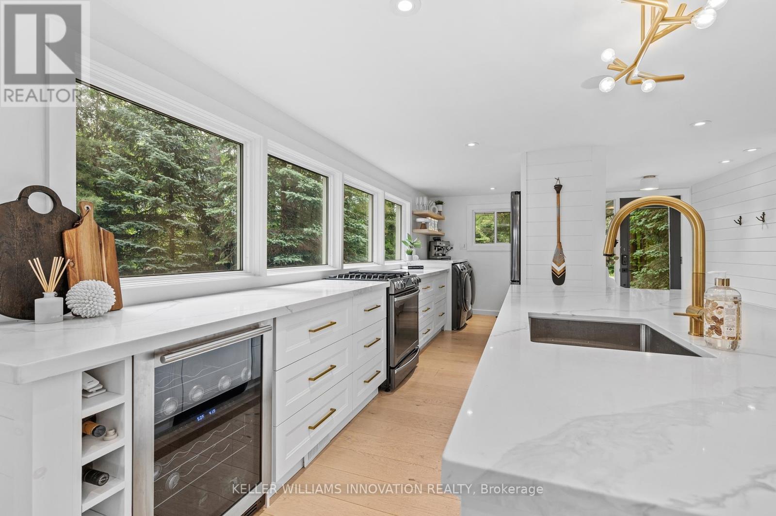 2872 Muskoka Road 118 W, Muskoka Lakes, Ontario  P0B 1J0 - Photo 9 - X12375641